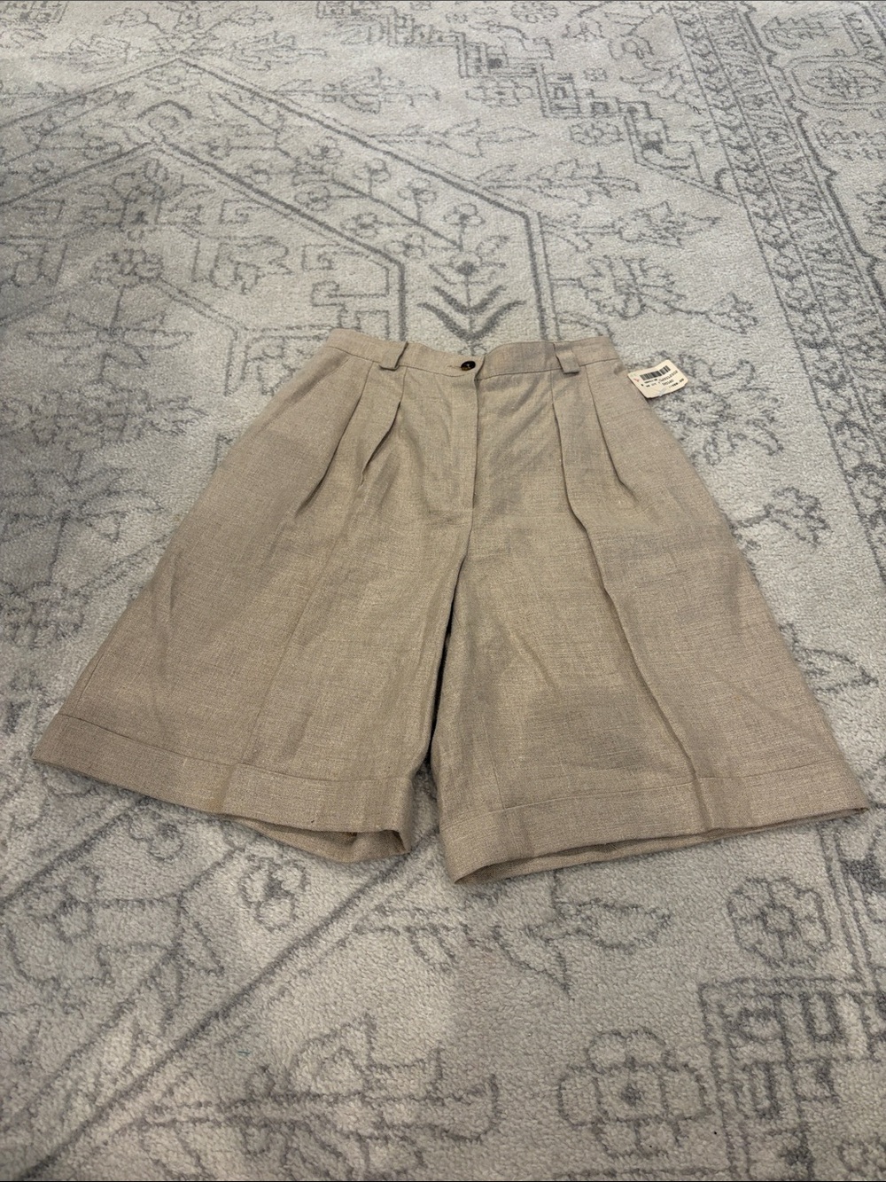 NWT vintage 90s Liz Claiborne Beige Pleated High-Waist 100% Linen Shorts, Sz 4